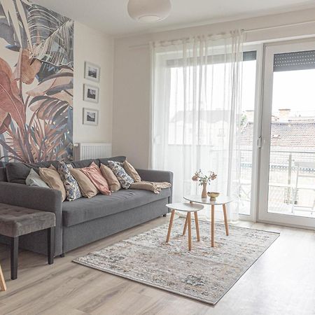 Dob36 Apartment With Free Private Parking And Balcony Budapest Ngoại thất bức ảnh