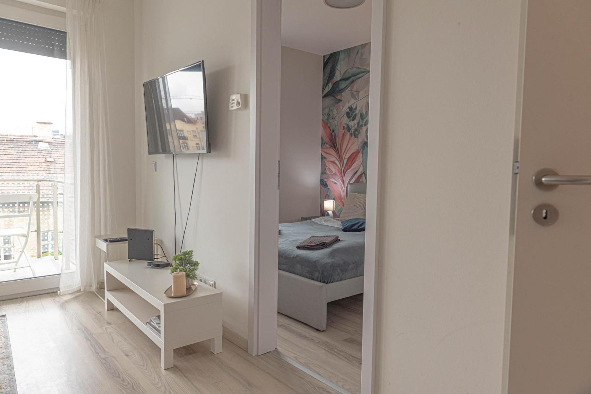 Dob36 Apartment With Free Private Parking And Balcony Budapest Ngoại thất bức ảnh