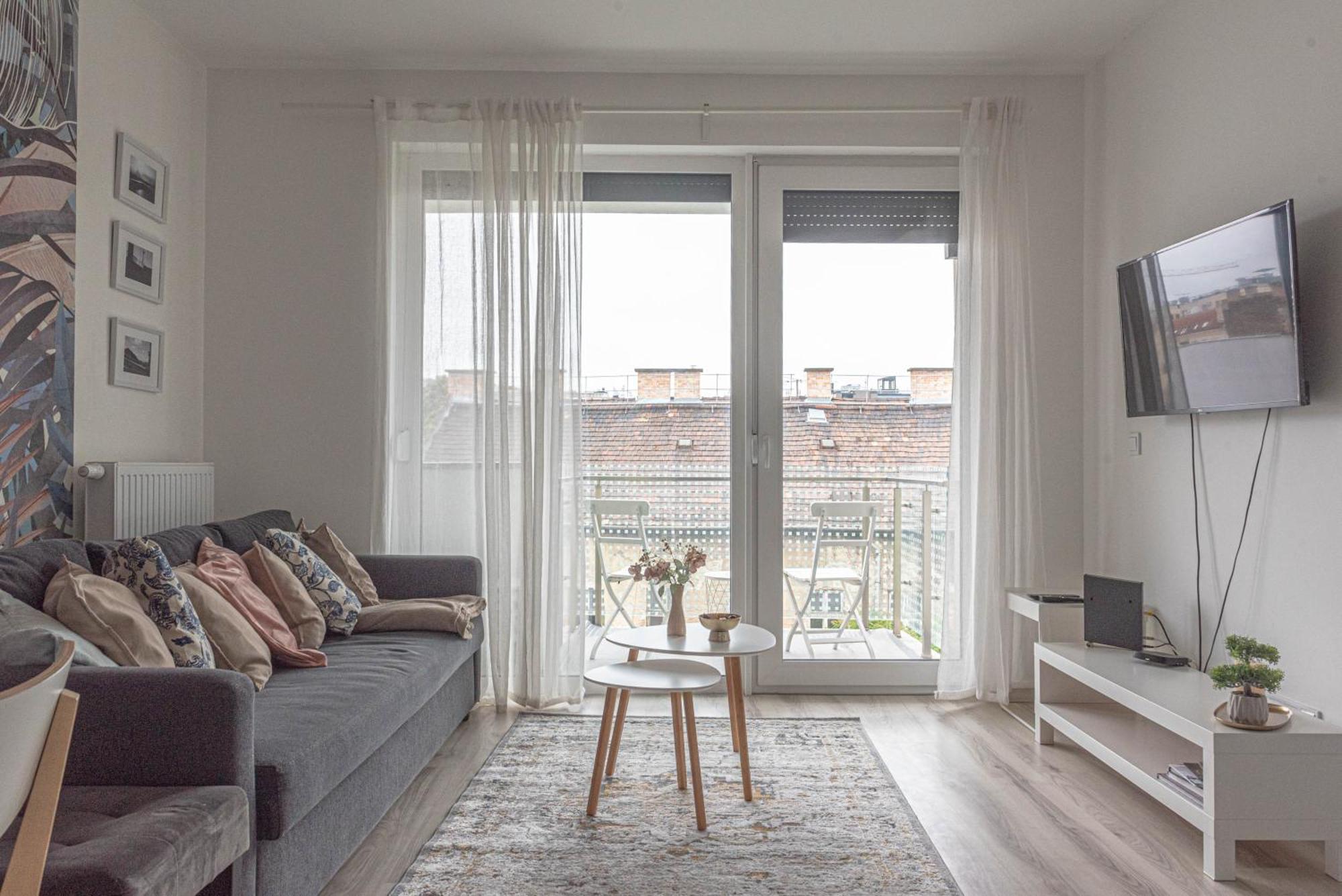 Dob36 Apartment With Free Private Parking And Balcony Budapest Ngoại thất bức ảnh