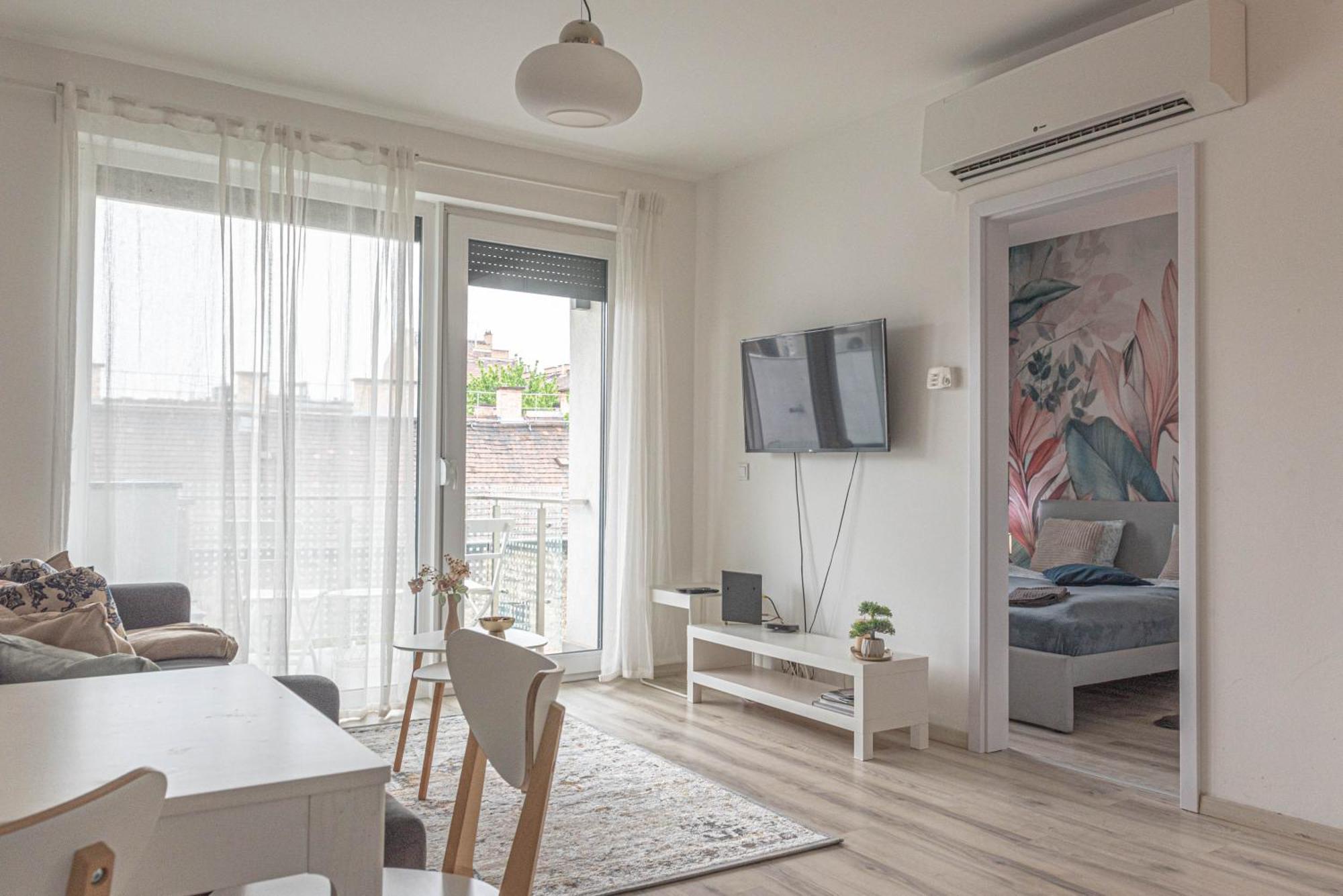 Dob36 Apartment With Free Private Parking And Balcony Budapest Ngoại thất bức ảnh
